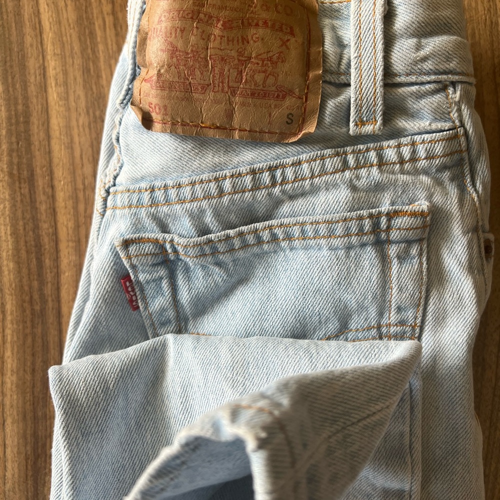 Vintage Levi’s 501 straight jeans light wash